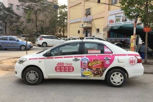 Quảng cáo trên xe taxi